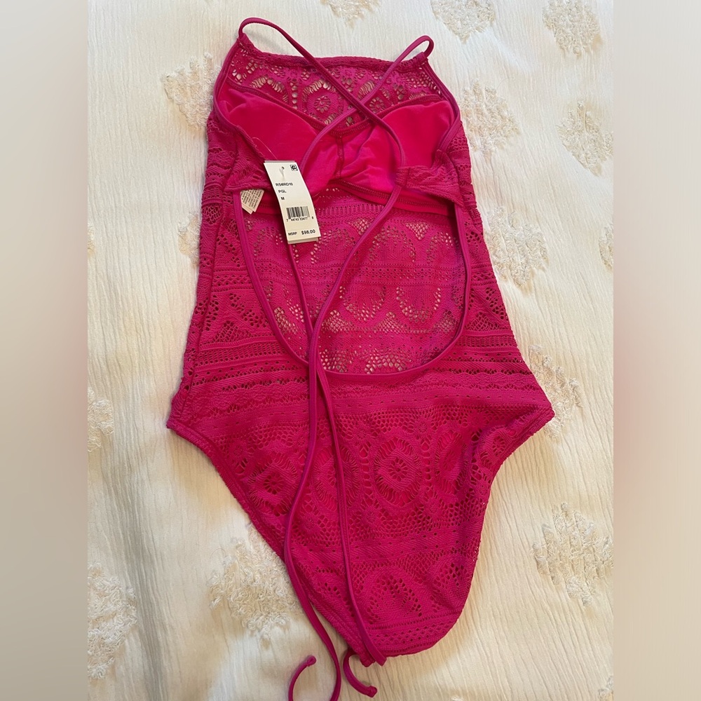 NWT Kenneth Cole Reaction Suns Out Crochet Buns Out Swimsuit in Pink swim - Picture 5 of 8